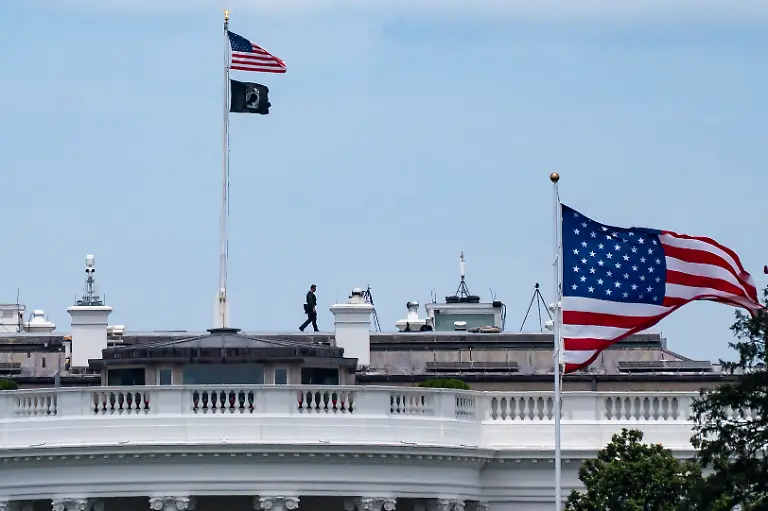 2025-06-19T192026Z_13904715_RC2U5FA4B84R_RTRMADP_3_USA-TRUMP