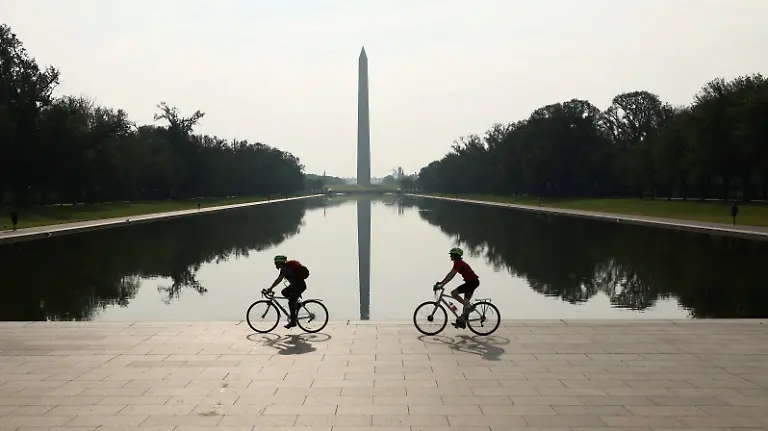 Cyclists-pass-the-Reflecting-Pool-in-front-of-the-Washington-Monument-ahead-of-the-upcoming-U-S-Army-250th-anniversary-celebration-parade-in-Washington-D-C-U-S-June-13-2025