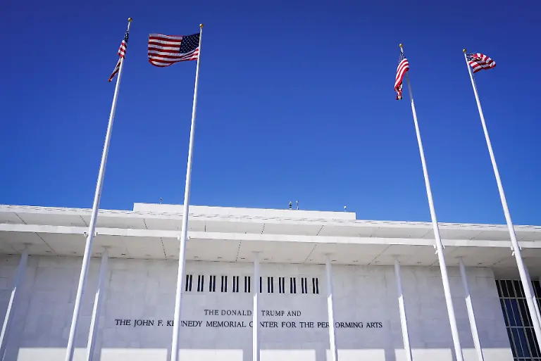 2026-02-02T180925Z_2079218678_RC2QDJAS4M41_RTRMADP_3_USA-TRUMP-KENNEDY-CENTER