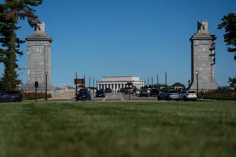 October-16-2025-Washington-Dc-United-States-View-from-the-grassy-area-near-Arlington-Cemetery-that-President-Donald-Trump-is-proposing-for-a-new-Arc-de-Triomphe-style-monument-for-AmericaA-a-a-s-250th-anniversary