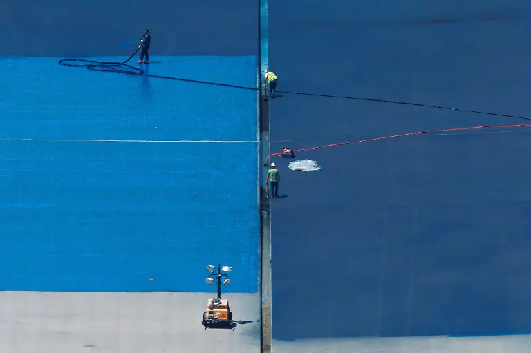 Workers-paint-the-Lincoln-Memorial-Reflecting-Pool-blue-at-the-directive-of-U-S-President-Donald-Trump-on-the-National-Mall-in-Washington-D-C-U-S-May-18-2026