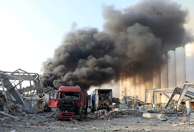 2020-08-04T180653Z-1594069607-RC267I9H2M77-RTRMADP-3-LEBANON-SECURITY-BLAST