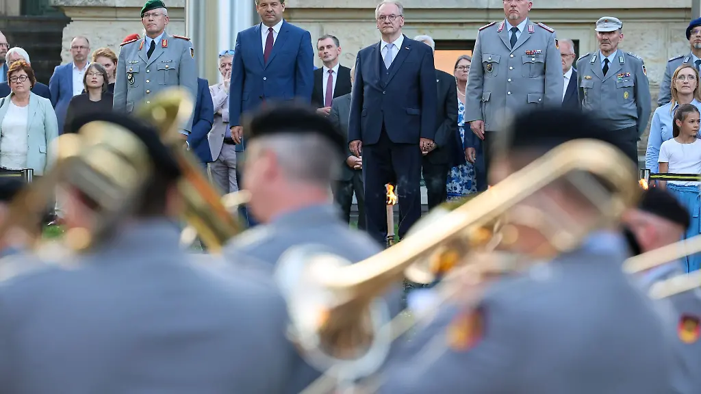 So-einfuehlsam-habe-er-Learning-to-Fly-noch-nie-gehoert-sagte-Reiner-Haseloff-CDU-an-die-Musiker-gerichtet