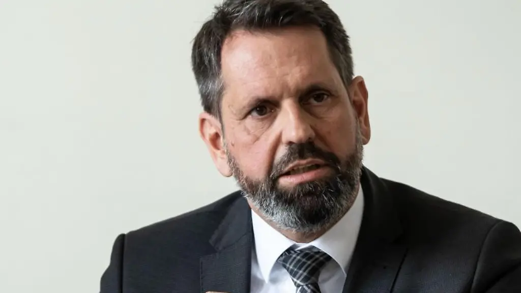Olaf-Lies-Niedersachsens-Umweltminister-spricht-zur-Presse