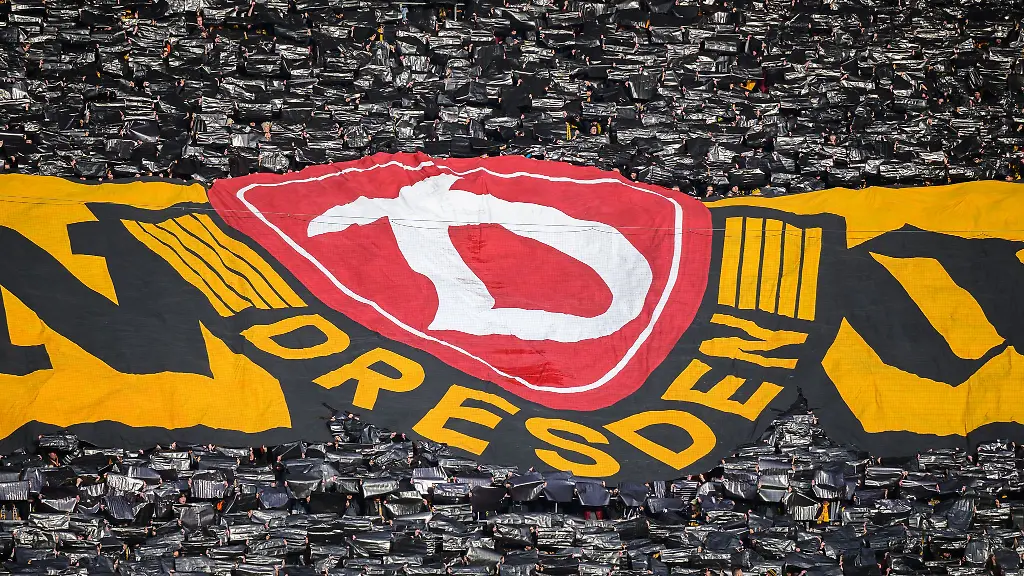 Der-Ministerpraesident-preist-die-Stimmung-bei-Dynamo