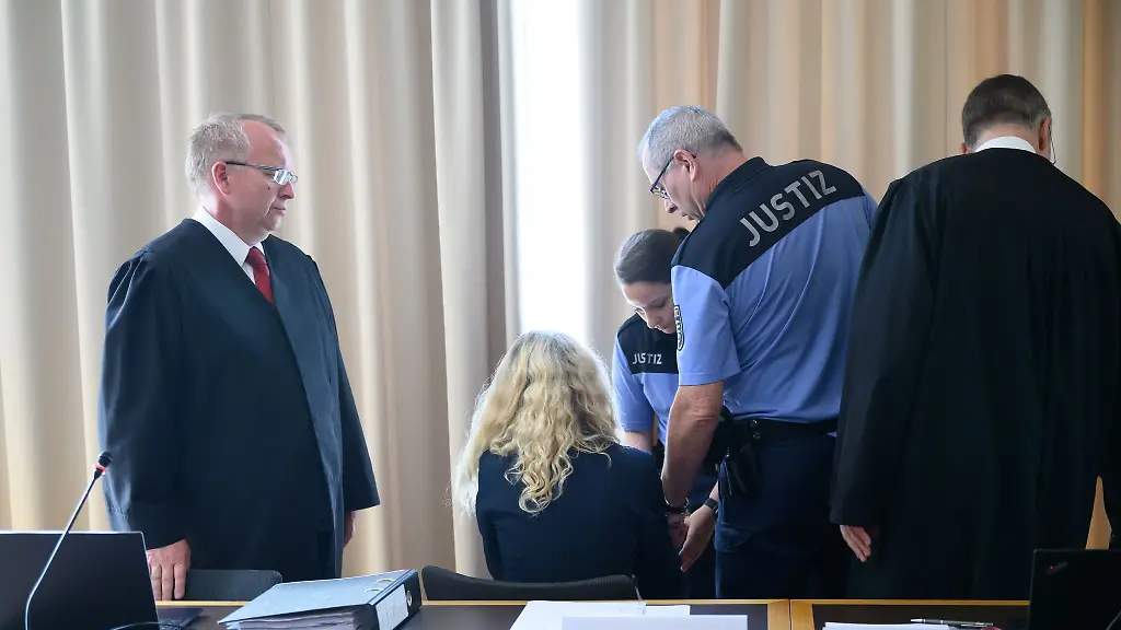 Das-Landgericht-Dresden-verurteilte-die-Angeklagte-zu-lebenslanger-Haft