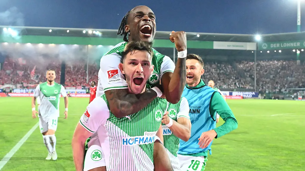 26-05-2026-Fussball-Saison-2025-2026-Relegation-2-Fussball-Bundesliga-Hinspiel-SpVgg-Greuther-Fuerth-Kleeblatt-Rot-Weiss-Essen-RWE-Sportfoto-Zink-xwoxzix-DFL-regulations-prohibit-any-use-of-photographs-as-image-sequences-and-or-quasi-video-only-for-editorial-use-Torjubel-Jubel-Freude-nach-Treffer-Tor-Torschuss-zum-2-0-durch-Branimir-Hrgota-10-SpVgg-Greuther-Fuerth