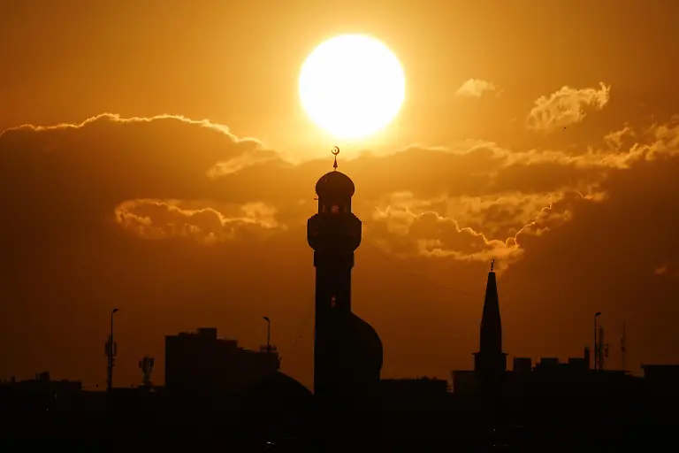 General-view-of-the-sunset-behind-the-minaret-of-the-Imam-Mohsen-Mosque-in-the-city-of-Mosul-northern-Iraq