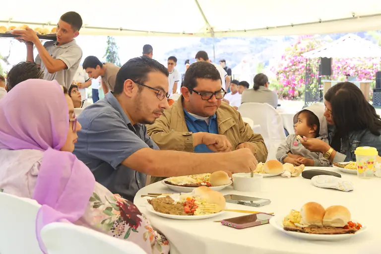 SAN-SALVADOR-EL-SALVADOR-MARCH-20-Families-in-the-Salvadoran-Islamic-community-end-their-fast-by-consuming-food-as-Muslims-gather-to-celebrate-Eid-al-Fitr-a-holiday-which-marks-the-end-of-the-Muslim-fasting-month-of-Ramadan-in-San-Salvador-El-Salvador-on-March-20-2026