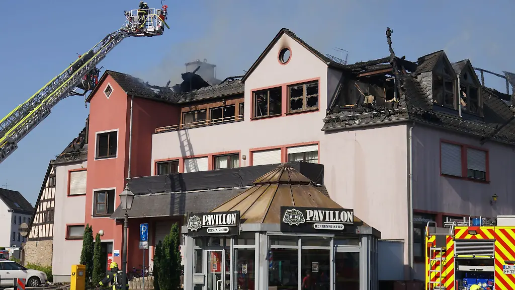 Aktuell-laufen-in-Hadamar-noch-die-Nachloescharbeiten