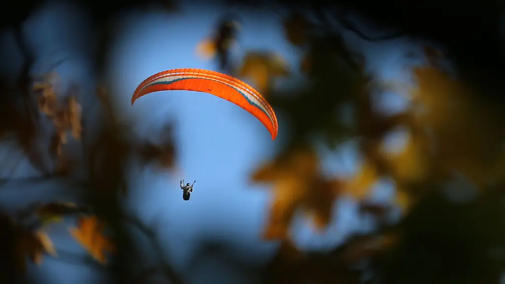 Auch-andere-Zeugen-waehlten-nach-dem-Absturz-des-Gleitschirmfliegers-den-Notruf
