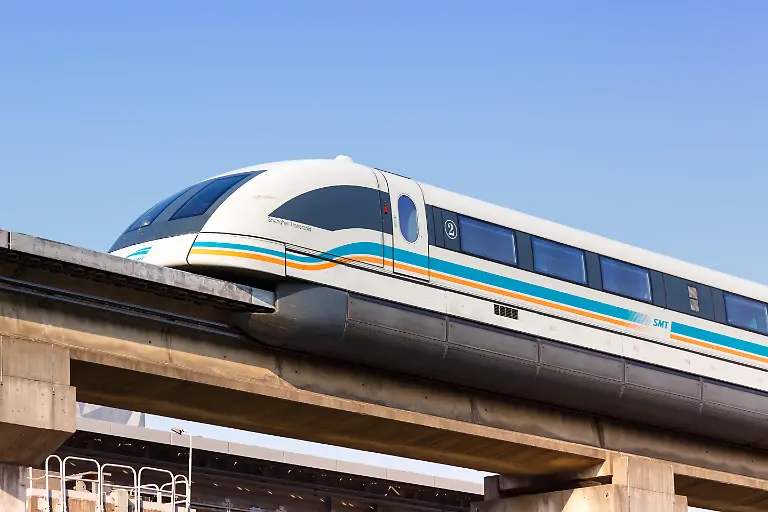 Shanghai-China-27-September-2019-Shanghai-Transrapid-Maglev-Magnetschwebebahn-Zug-im-Bahnhof-Longyang-Road-station-in-China