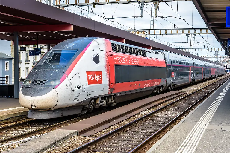 A-TGV-Lyria-high-speed-train-at-Geneva-station-Geneva-Switzerland-September-7-2020-A-TGV-Lyria-Duplex-high-speed-train-in-its-2019-livery-connecting-France-and-Switzerland-is-stationing-at-Geneva-Cornavin-station