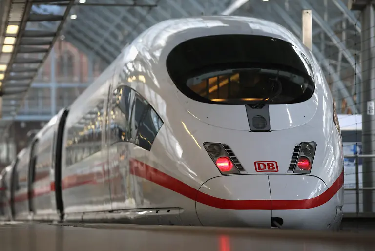 LONDON-ENGLAND-OCTOBER-19-A-general-view-of-the-high-speed-Deutsche-Bahn-ICE3-InterCity-Express-train-at-St-Pancas-International-station-on-October-19-2010-in-London-England-The-200-mph-trains-operated-by-German-rail-firm-Deutsche-Bahn-are-due-to-start-running-direct-cross-channel-links-from-London-s-St-Pancras-station-to-European-destinations-including-Frankfurt-and-Amsterdam-in-2013-New-European-Union-rules-now-permit-competitors-to-run-on-the-Channel-Tunnel-route-which-had-previously-been-dominated-by-Eurostar