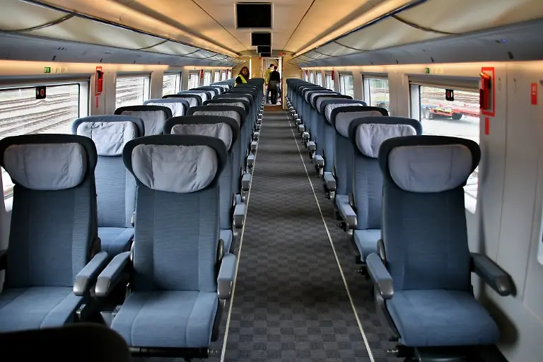 Velaro_e_preferente_car---CC BY-SA bigbug21