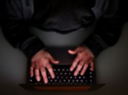 Digitale Hexenjagd, ganz real: „Witch Hunt“: In der Echokammer aus Frauenhass und Gewalt