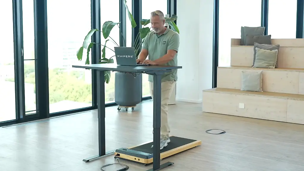 Das-Homeoffice-Laufband-K1-von-Kuipers-bringt-Bewegung-an-den-Schreibtisch