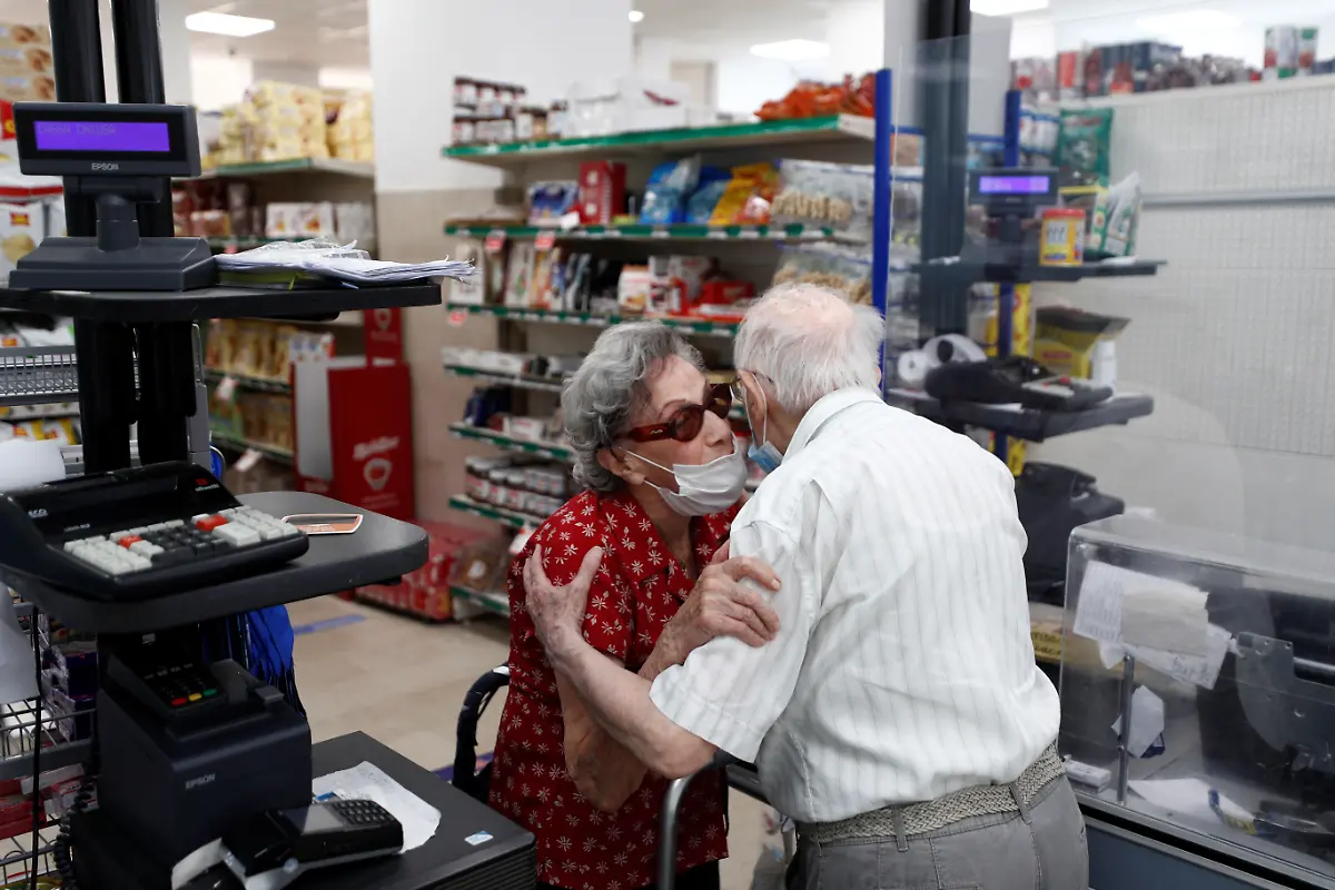 2020-07-31T090234Z-350279836-RC294I9ACKHS-RTRMADP-3-ITALY-OLDEST-STUDENT