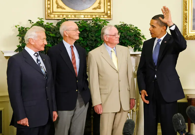 2009-07-20T120000Z-1822800314-GM1E57L07GW01-RTRMADP-3-OBAMA-1