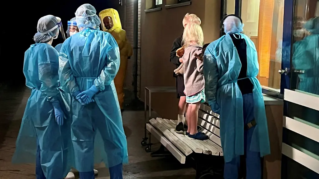 epi_1014855656_REUTERSFOTO_2026-05-22T211542Z 333735577 RC2DELAVS250 RTRMADP 3 HEALTH-EBOLA-CDC-TREATMENTS-EXPERIMENTAL.JPG_FILE PHOTO_ Two chil