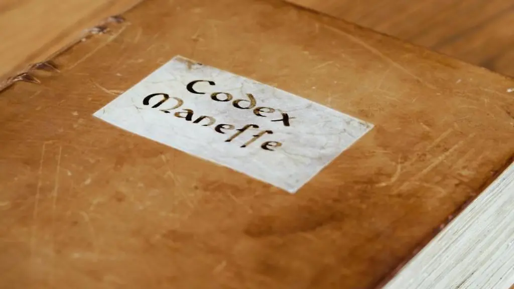 Eine-originalgetreue-Reproduktion-des-Codex-Manesse-liegt-auf-einem-Tisch