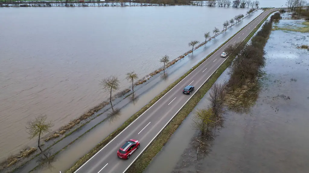 Das-Winterhochwasser-2023-2024-setzte-Deiche-und-Hochwasserschutzanlagen-in-Sachsen-Anhalt-stark-unter-Druck-besonders-angespannt-war-die-Lage-an-der-Helme