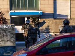 250 Beamte im Einsatz: Razzia bei 