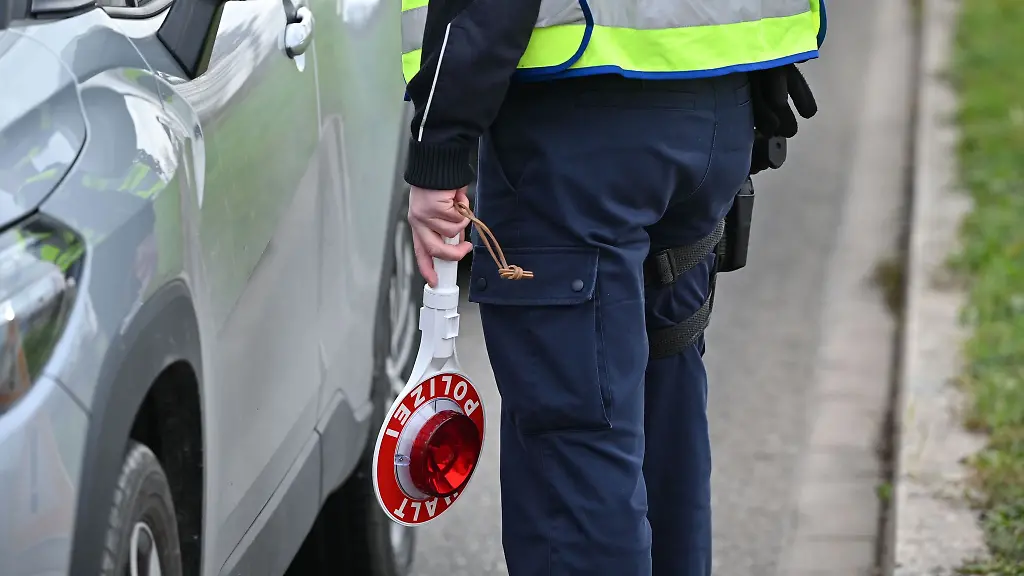 Ein-Autofahrer-wurde-mit-vier-Promille-angehalten