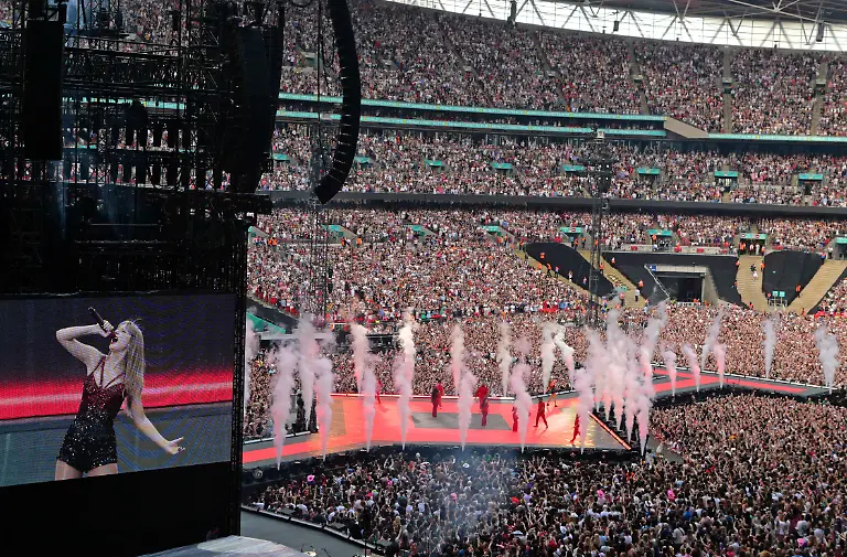 Entertainment-Themen-der-Woche-KW25-Taylor-Swift-performs-in-front-of-over-85-000-fans-at-Wembley-Stadium-as-Taylor-Swift-Era-s-Tour-arrives-in-London-on-21st-June-2024