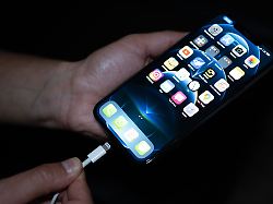 Vorsicht Brandgefahr: Smartphone fängt Feuer: Was 