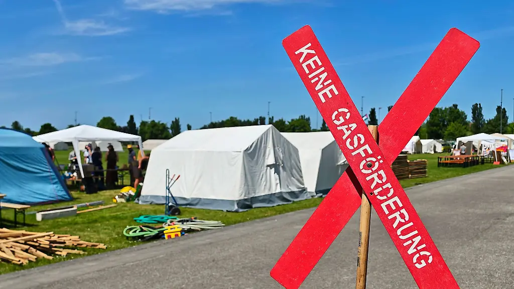 Die-Klima-und-Anti-Gaskraftwerksbewegung-trifft-sich-aktuell-in-Hamm-bei-einem-grossen-Klimacamp-Fuer-Samstag-ist-eine-Grossdemo-geplant-doch-um-den-Startpunkt-gibt-es-Streit