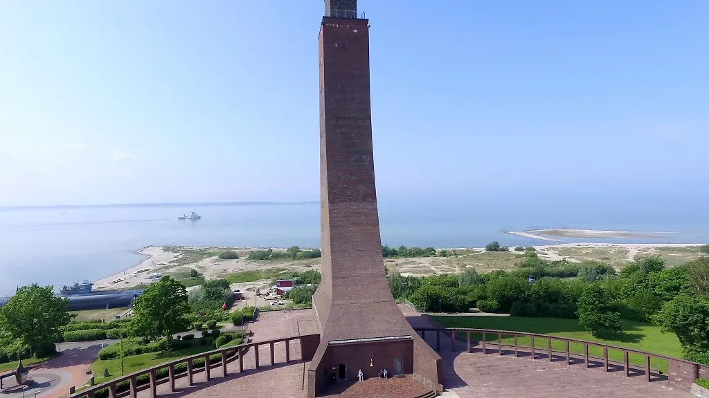 Das-Marine-Ehrenmal-in-Laboe-Am-30-5-1936-wurde-es-von-den-Nationalsozialisten-im-Beisein-von-Adolf-Hitler-eingeweiht