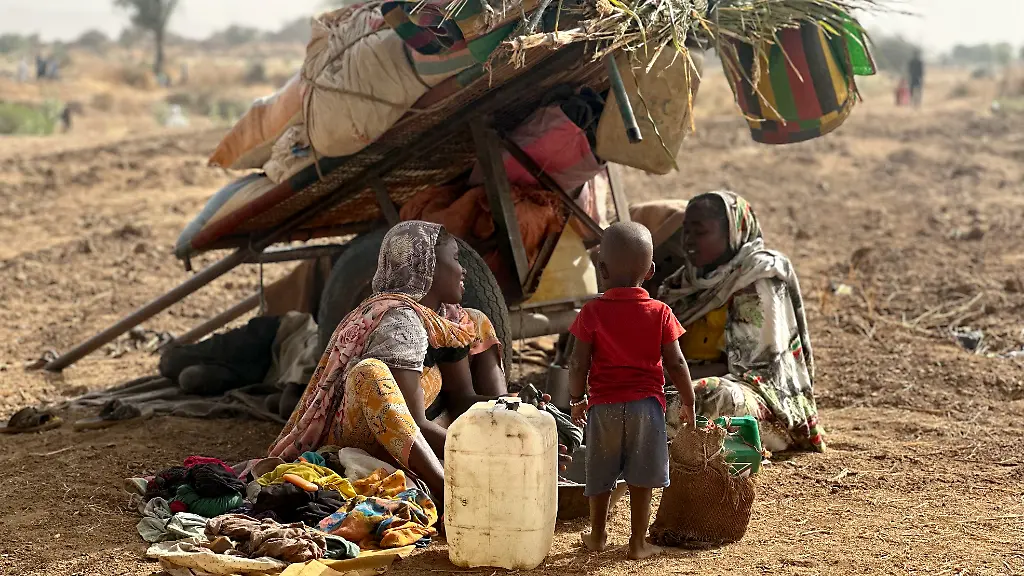 People-who-fled-the-Zamzam-camp-for-the-internally-displaced-after-it-fell-under-RSF-control-rest-in-a-makeshift-encampment-in-an-open-field-near-the-town-of-Tawila-in-war-torn-Sudan-s-western-Darfur-region-on-April-13-2025-Sudan-s-paramilitary-Rapid-Support-Forces-RSF-announced-on-April-13-that-it-had-taken-control-of-the-famine-hit-Zamzam-camp-home-to-over-500-000-refugees-according-to-the-United-Nations-after-two-days-of-heavy-shelling-and-gunfire-amid-its-ongoing-war-with-the-country-s-army-and-affiliated-forces