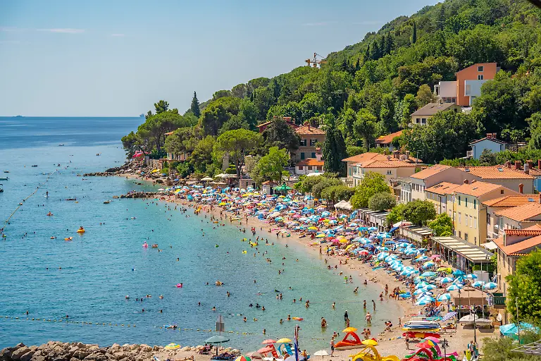 View-of-rooftops-and-beach-in-Moscenicka-Draga-Kvarner-Bay-Eastern-Istria-Croatia-Europe