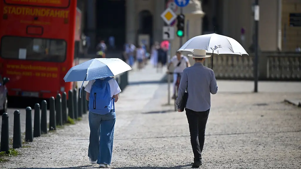 Besonders-in-den-Sommermonaten-koennen-laut-Gesundheitsministerium-Mecklenburg-Vorpommern-Extremwetterereignisse-wie-anhaltende-Hitzeperioden-und-Tage-mit-erhoehter-UV-Strahlung-die-Gesundheit-der-Menschen-beeinflussen
