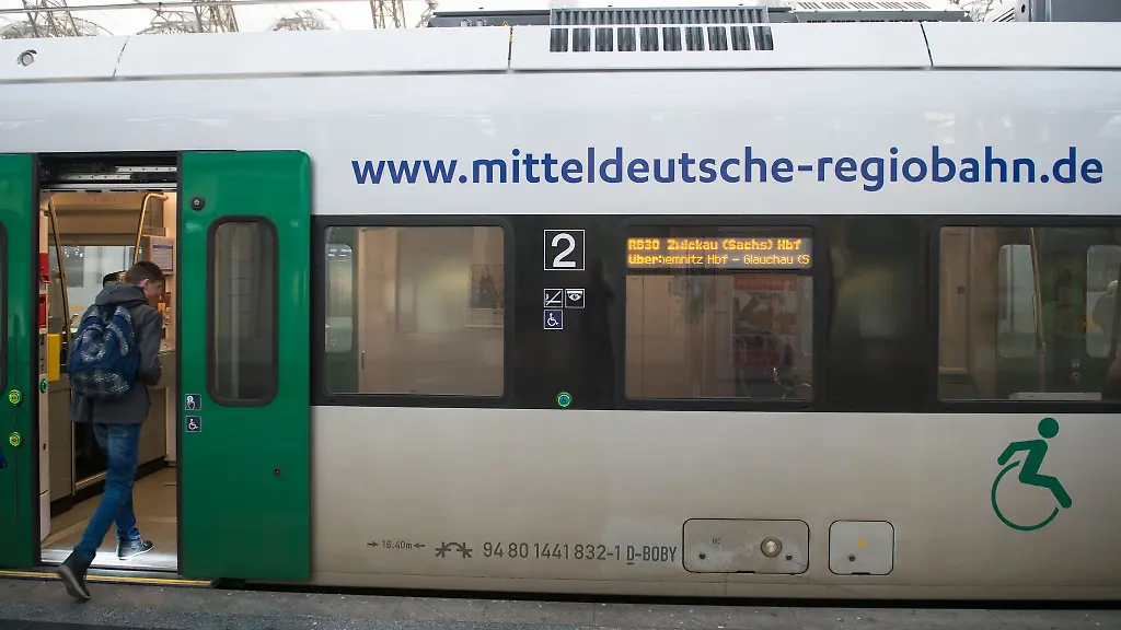 Betroffen-von-der-Sperrung-des-Zwickauer-Hauptbahnhofs-waren-auch-Zuege-der-Mitteldeutschen-Regiobahn-von-Dresden-nach-Plauen-und-Hof
