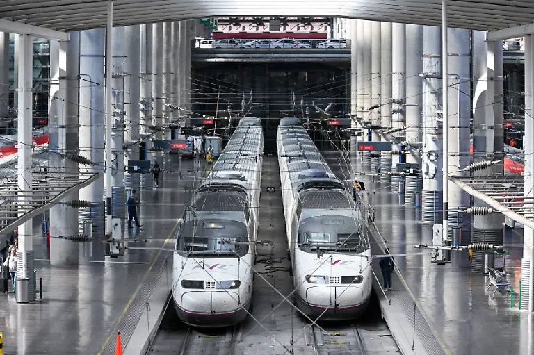 Second-train-departure-operation-for-Easter-Week-2026-AVE-trains-during-the-second-departure-operation-for-Easter-Week-2026-at-Madrid-Puerta-de-Atocha-Almudena-Grandes-station-on-April-1-2026-in-Madrid-Spain-Renfe-will-make-available-to-travelers-three-million-seats-on-its-AVE-Avlo-Alvia-Euromed-Intercity-Media-Distancia-and-AVE-International-trains-until-next-Monday-April-6-on-the-occasion-of-Easter-Week-01-APRIL-2026-RAIL-RAIL-TRAIN-TRAVEL-TRAVEL-TRAVELS-DISPLACEMENTS-Madrid-Madrid-Madrid-Spain-PUBLICATIONxNOTxINxESP-Copyright-xGustavoxValientex-7411497