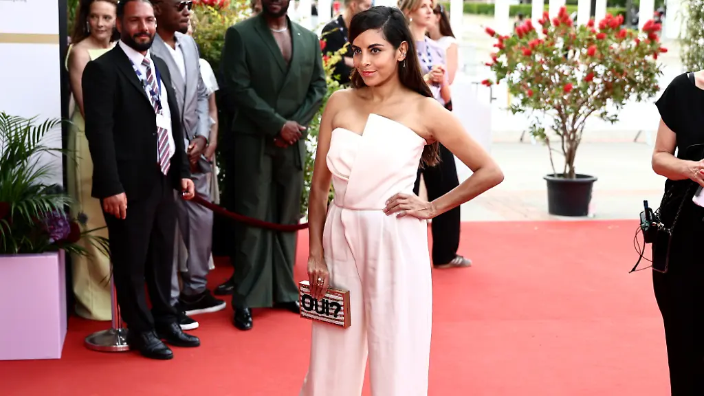 Schauspielerin-Collien-Fernandes-trifft-zur-Verleihung-des-Deutschen-Filmpreises-am-Berliner-Palais-am-Funkturm-ein