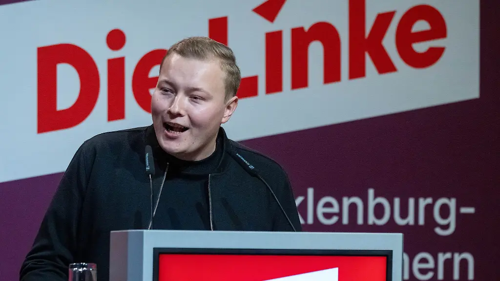Der-Linke-Landesvorsitzende-Hennis-Herbst-stimmte-die-Delegierten-in-Schwerin-auf-den-bevorstehenden-Wahlkampf-ein