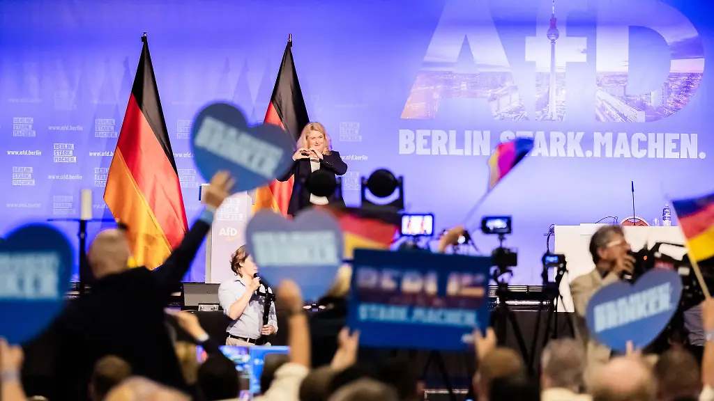 Die-Berliner-AfD-geht-mit-viel-Selbstbewusstsein-in-den-Wahlkampf-fuer-die-Wahl-zum-Berliner-Abgeordnetenhaus-am-20-September
