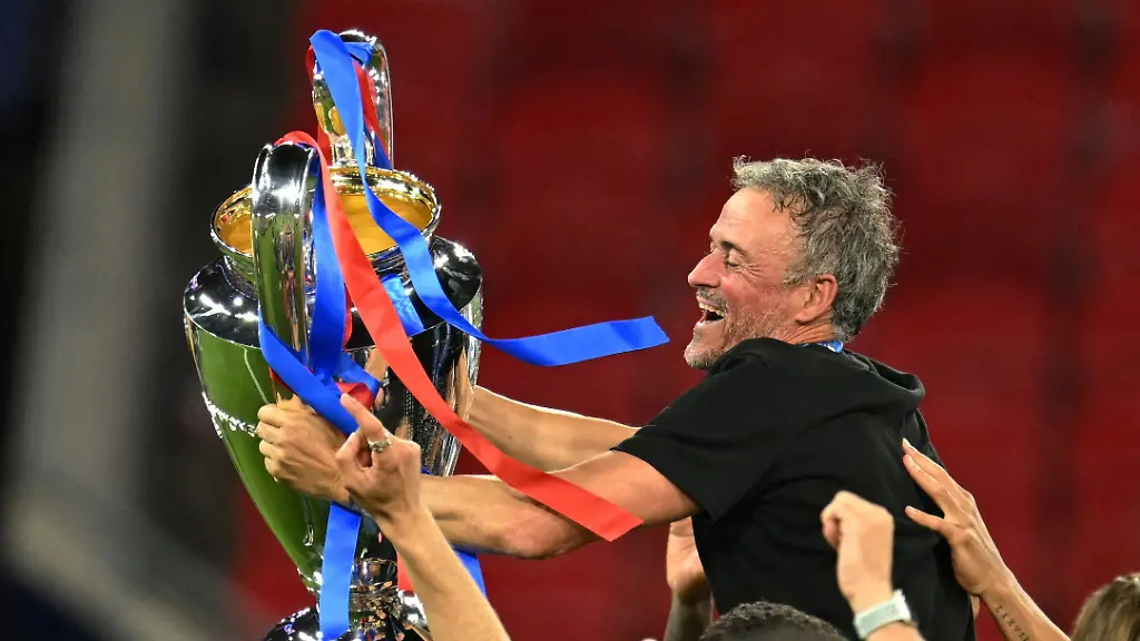 Soccer-Football-UEFA-Champions-League-Final-Paris-St-Germain-v-Arsenal-Puskas-Arena-Budapest-Hungary-May-30-2026-Paris-St-Germain-coach-Luis-Enrique-celebrates-with-the-trophy-after-winning-the-UEFA-Champions-League-REUTERS-Angelika-Warmuth-TPX-IMAGES-OF-THE-DAY