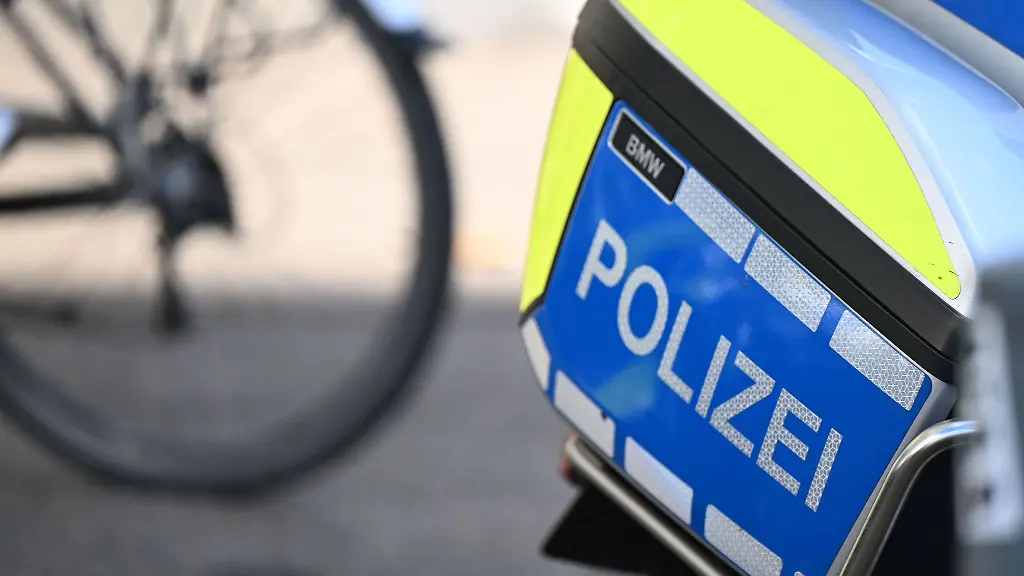Der-Mann-starb-noch-an-der-Unfallstelle-das-Kind-blieb-unverletzt