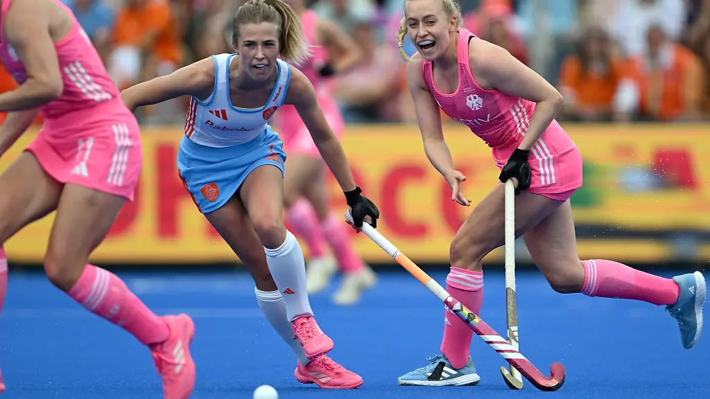 Nationalspielerin-Sara-Strauss-r-erzielte-die-Fuehrung-fuer-ihren-Duesseldorfer-HC-im-DM-Finale