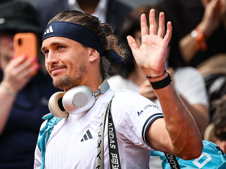 Zverev je ve čtvrtfinále Roland Garros, Macháče zastavilo zranění