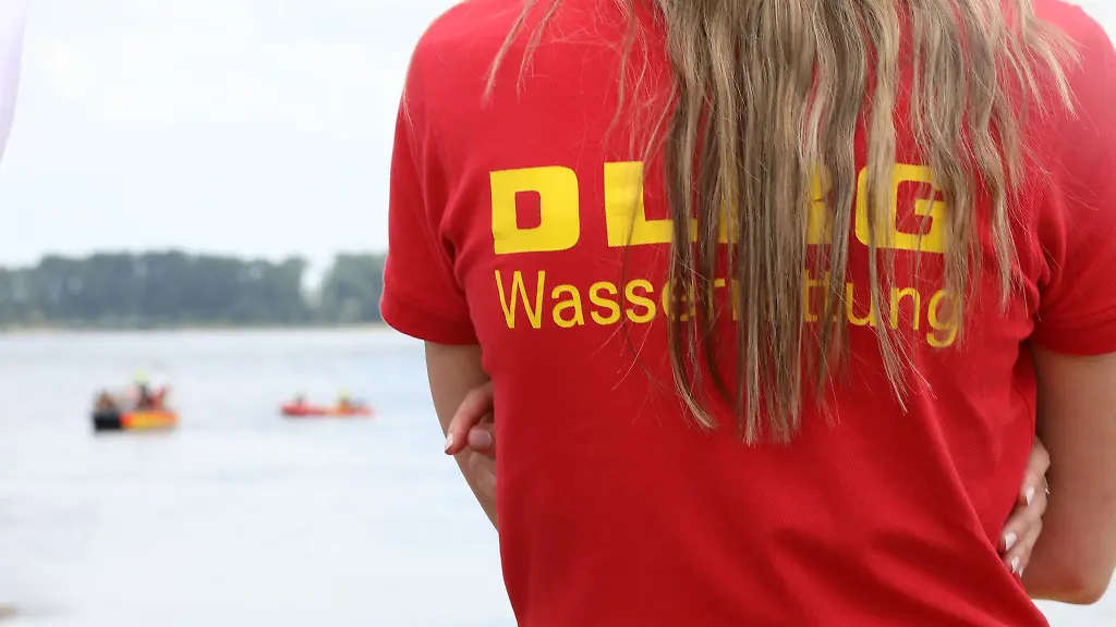 Rettungsschwimmer-der-DLRG-haben-einen-Mann-das-Leben-gerettet