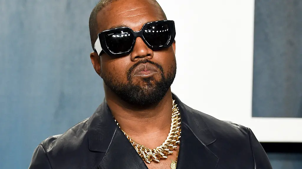 ARCHIV-09-02-2020-USA-Beverly-Hills-Kanye-West-US-Rapper-kommt-zur-Vanity-Fair-Oscar-Party-Ein-fuer-den-23-Mai-geplantes-Konzert-in-Neu-Delhi-wurde-nach-Angaben-des-Veranstalters-abgesagt