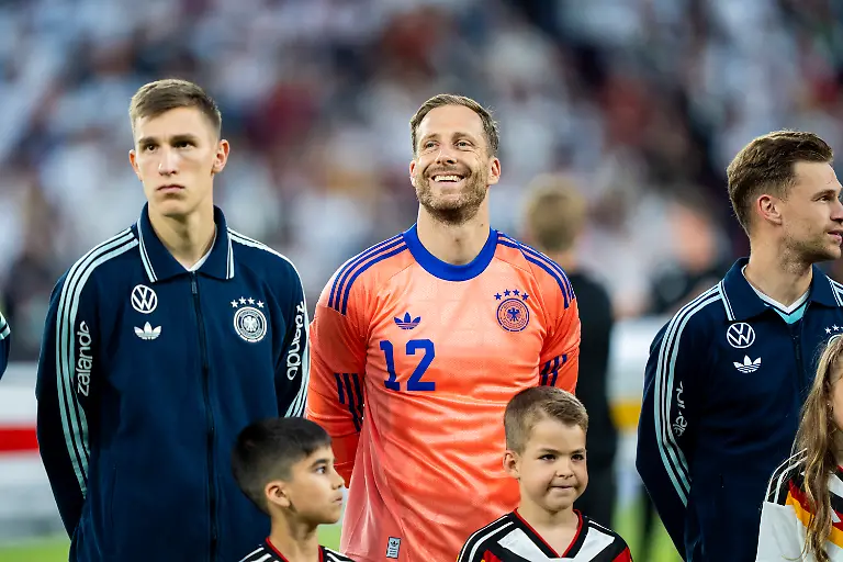 Oliver-Baumann-Deutschland-12-laechelt-Deutschland-Finnland-Fussball-Laenderspiel-WM-Testspiel-test-match-MEWA-Arena-Mainz-31-05-2026-WICHTIGER-HINWEIS-Gemaess-den-Vorgaben-der-DFL-Deutsche-Fussball-Liga-bzw-des-DFB-Deutscher-Fussball-Bund-ist-es-untersagt-in-dem-Stadion-und-oder-vom-Spiel-angefertigte-Fotoaufnahmen-in-Form-von-Sequenzbildern-und-oder-videoaehnlichen-Fotostrecken-zu-verwerten-bzw-verwerten-zu-lassen