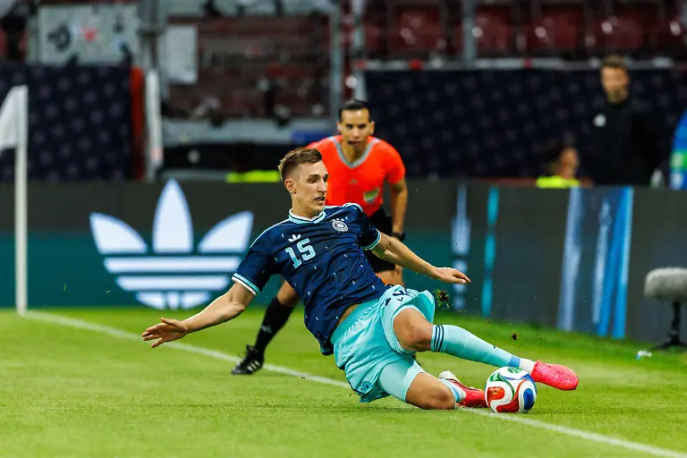 MAINZ-GERMANY-MAY-31-Nico-Schlotterbeck-Germany-15-slides-to-secure-the-ball-during-the-International-Friendly-Germany-vs-Finland-at-MEWA-Arena-on-May-31-2026-in-Mainz-Germany