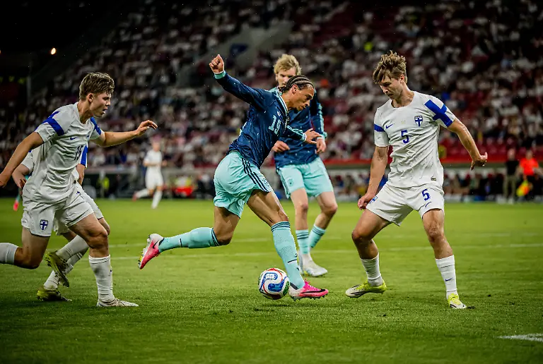 Leroy-Sane-of-Germany-controls-the-ball-GES-Fussball-Testspiel-Deutschland-Finnland-31-05