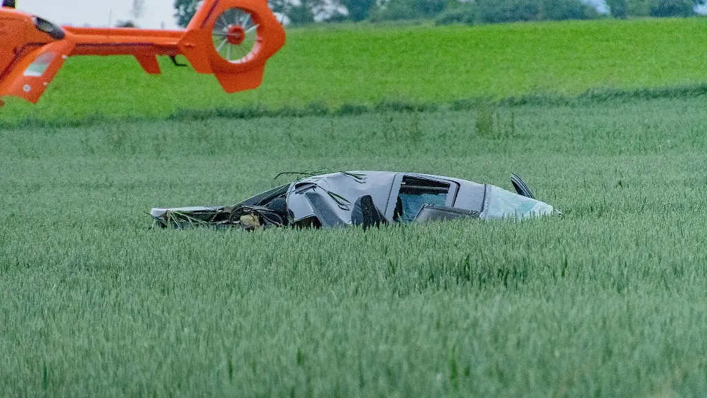 Die-Beifahrerin-verstarb-noch-am-Unfallort